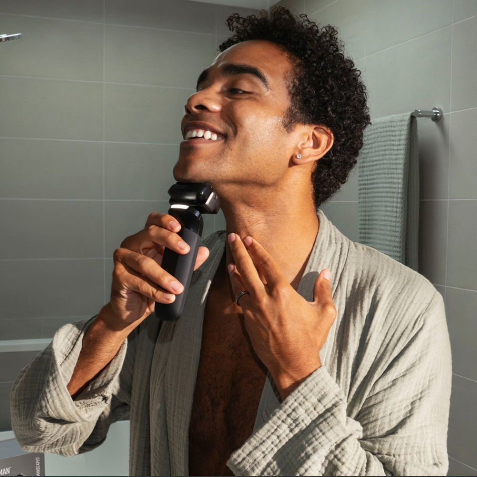 Manscaped - The Chairman Pro Essentials Kit Rechargeable Wet/Dry Electric Foil Shaver Gift Set - Black